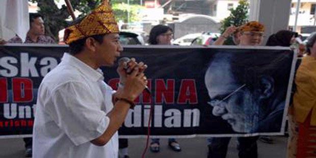 Kelompok Korban Bawa Mawar Putih untuk MA