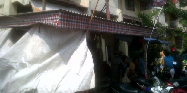 Posko Relawan Jokowi-Ahok Curi Perhatian di TPU Karet Bivak