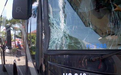 Bus yang Ditumpangi Anas dan Ibas Tabrakan