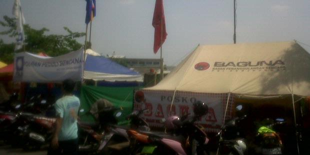 Posko Parpol Tebar Pesona di Lokasi Kebakaran