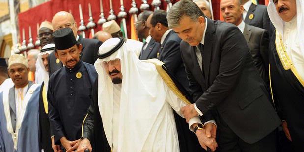 Raja Arab Saudi Jalani Operasi Punggung 11 Jam
