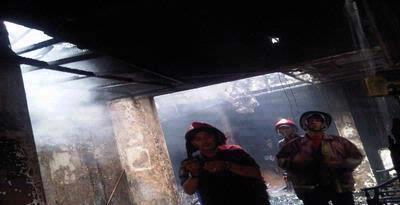 Ditinggal Mudik, Rumah di Bintaro Dilalap Api