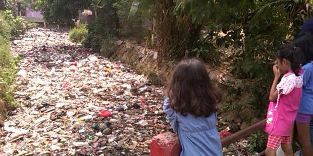 Kali Jadi Tempat Sampah, Penyakit Intai Anak-anak