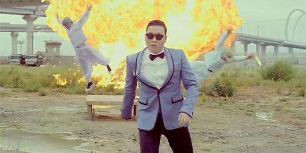 70 Napi Peragakan "Gangnam Style"