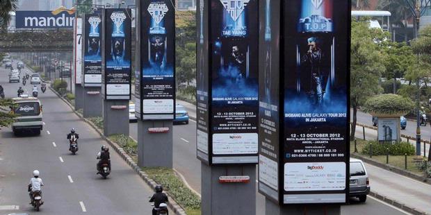 Jokowi Persilakan Tiang Monorel Dipasang Iklan