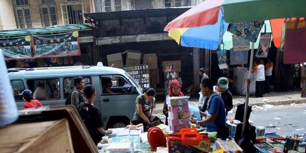 1219152 nut  pedagang kaki lima di kawasan pasar pagi asemka  620X310 Ada 21.500 Lokasi PKL dan Pangkalan Angkot di Jakarta