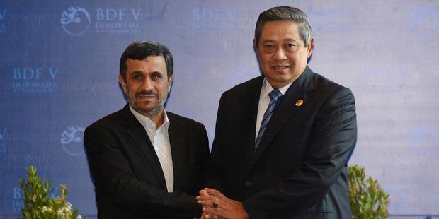 Dari Bali Ahmadinejad Kritik Pemilu AS