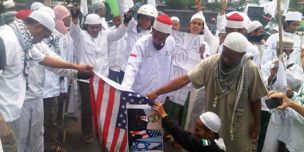 Demo Anti-Israel, FPI Malang Bakar Bendera AS