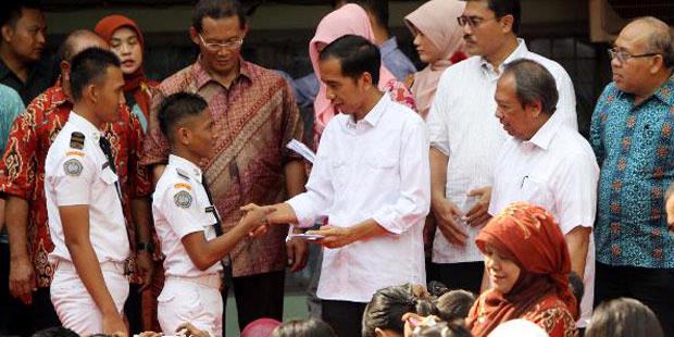 Jokowi: Sengaja Diberi Uang biar Lebih Fleksibel
