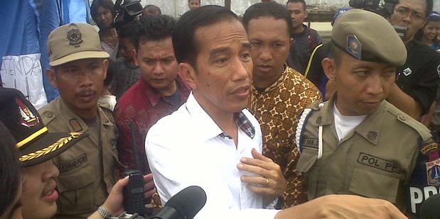Jokowi Bantu Warga Korban Kebakaran
