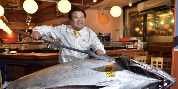 0745175 tuna termahal 620X310 Wow, Seekor Ikan Tuna Terjual Miliaran Rupiah di Jepang
