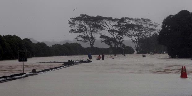 Genangan Air Tinggi, Tol Tangerang-Merak Masih Ditutup