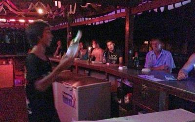 Bar di Lombok Tetap Menjual Alkohol Bermetanol