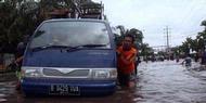 Daan Mogot Masih Banjir, Kendaraan Belum Bisa Melintas