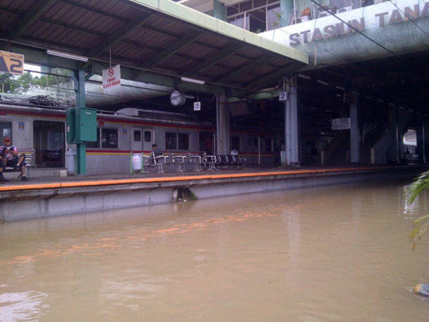 Koleksi Foto Banjir Jakarta Januari 2013