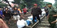 Jokowi Ajak Swasta Perbaiki Tanggul Jebol