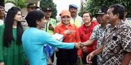 Epy Kusnandar Dkk Bawa Bantuan ke Rawajati