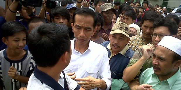 Aher Dicerca, Jokowi Dipuja
