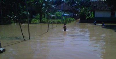 Ruas Jalan Majalaya-Cicalengka Terputus Banjir