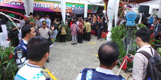 Suasana sesaat setelah terjadi ledakan 250 balon gas di Indosiar