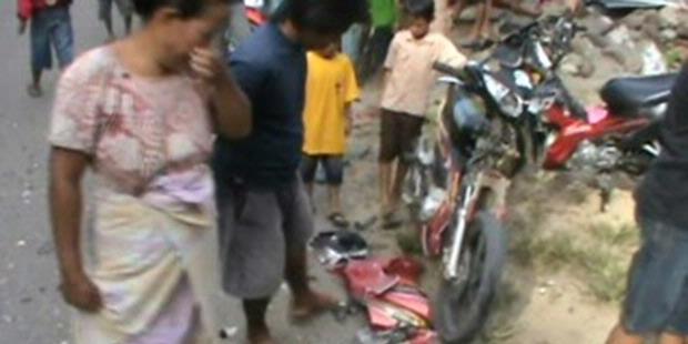 Hindari Lubang, Dua Motor Hancur Bertabrakan