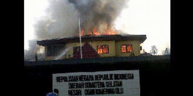 Mapolres OKU yang hangus terbakar dibakar anggota TNI
