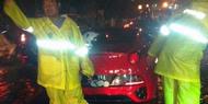 Terjebak Banjir, Ferrari Mogok di Depan Balai Kartini
