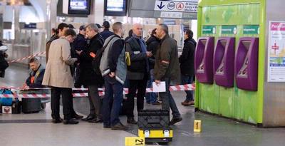 Prajurit Perancis Ditusuk di Pusat Kota Paris
