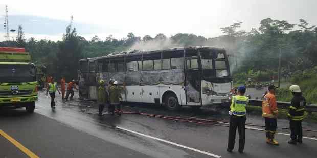 Bus Terbakar di Cipularang, Semua Penumpang Selamat