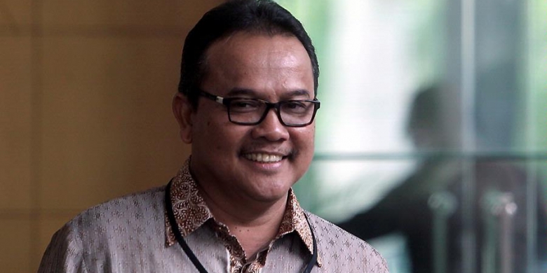 KOMPAS/ALIF ICHWAN Gubernur Riau Rusli Zainal memenuhi panggilan Komisi Pemberantasan Korupsi (KPK), Jakarta, Jumat (31/5/2013). Rusli Zainal diperiksa ... - 1038035-aic-gubernur-riau-rusli-zainal-780x390