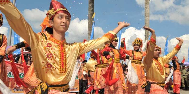 Gambar dari Kutai Kartanegara Gandeng Garuda Kembangkan Pariwisata » 1612268tari erauu780x390 1612268tari erauu780x390 » Kutai Kartanegara Gandeng Garuda Kembangkan Pariwisata