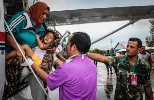 Anah-anak Korban Gempa Aceh Masih Trauma