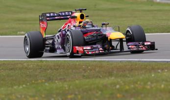 Vettel Kembali Catat Waktu Tercepat