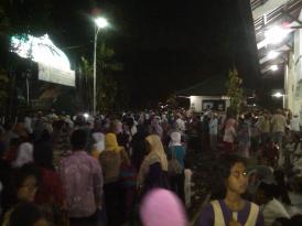 Tarawih Pertama di Masjid Sudirman Denpasar Luber ke Halaman