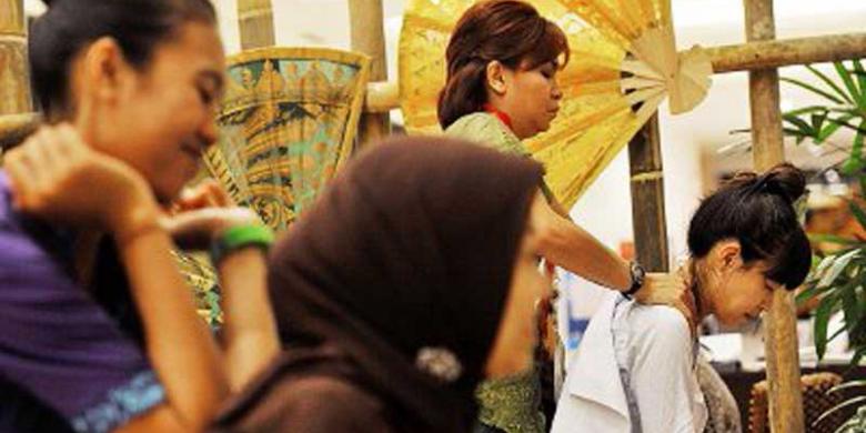 Capek Sidang? Pijat Dulu - Kompas.com