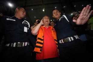 Ke Manakah Saksi Kunci Akil...?