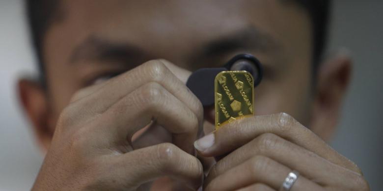 http://assets.kompas.com/data/photo/2013/12/12/1211123MENAKSIR-LOGAM-MULIA-01-13780x390.JPG