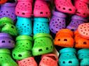 Hampir Bangkrut, Produsen Sandal Crocs Dibeli Investor Rp 2,4 Triliun