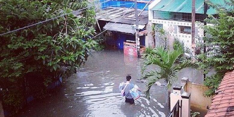 Foto Banjir Jakarta Grogol 2014