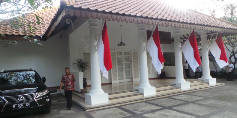 Rumah yang dijadikan kantor tim transisi Jokowi-JK, di Jalan Situbondo Nomor 10, Menteng, Jakarta Pusat, Selasa (5/8/2014). (KOMPAS.com/Indra Akuntono)