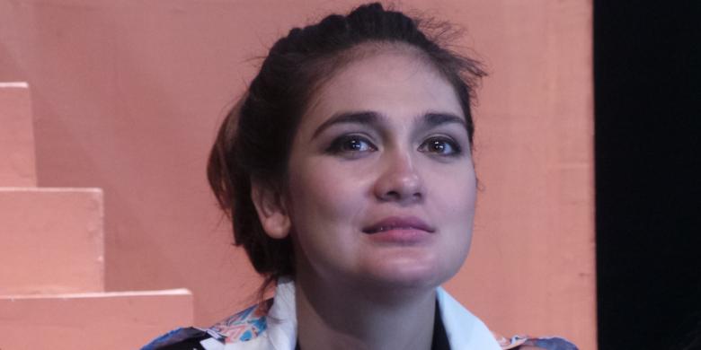 Luna Maya Pernah Punya Pacar Tukang Siomay - 215747020140813-192357780x390