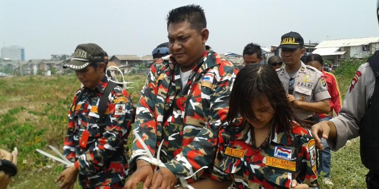 16 anggota laskar merah putih ditangkap satu di antaranya 16 anggota laskar merah putih ditangkap satu di antaranya