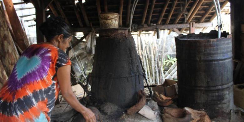 http://mandesanblog.blogspot.com/2014/10/cara-pembuatan-arak-bali-di-karangasem.html