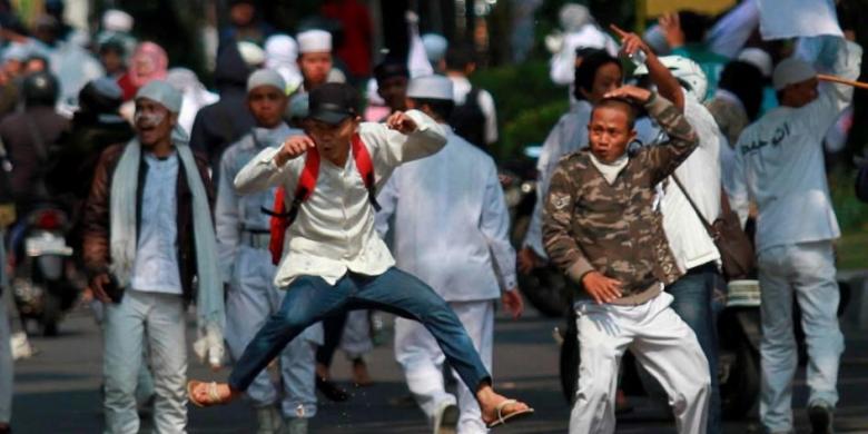ahok komentar fpi FPI berdemo Gubernur menjadi Massa Jakarta diangkat DKI Ahok menolak