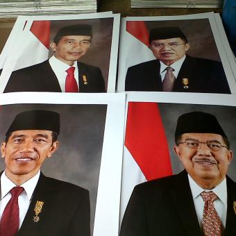 Dua versi foto resmi Presiden Joko Widodo dan Wakil Presiden Jusuf Kalla.