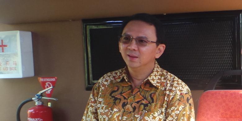 tahir dan ahok lima melakukan Tahir serah Dato terima saat Sri Foundation, unit Tahir