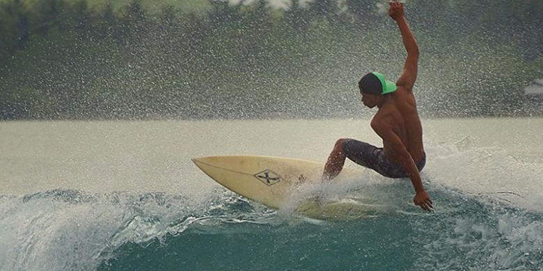 Pantai Lagundri Masuk 10 Lokasi quot;Surfingquot; Terbaik di Dunia Kompas