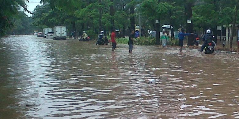 2015 banjir jakarta ahok Timur Pulogadung, di Raya Kayu banjir tergenang Putih Pulomas, Jakarta