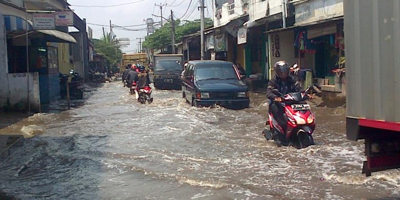 ahok banjir kampung pulo sentimeter, dengan ketinggian 50 banjir air Selasa (17/2/2015