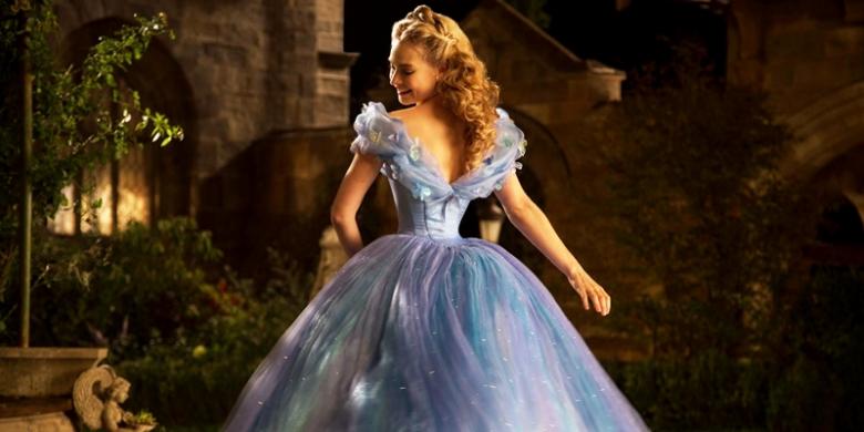Lily James, pemeran film Cinderella (2015) sendiri mengakui bahwa ukuran pinggangnya yang sangat kecil disebabkan oleh penggunaan korset ketat dan konsumsi minuman diet.